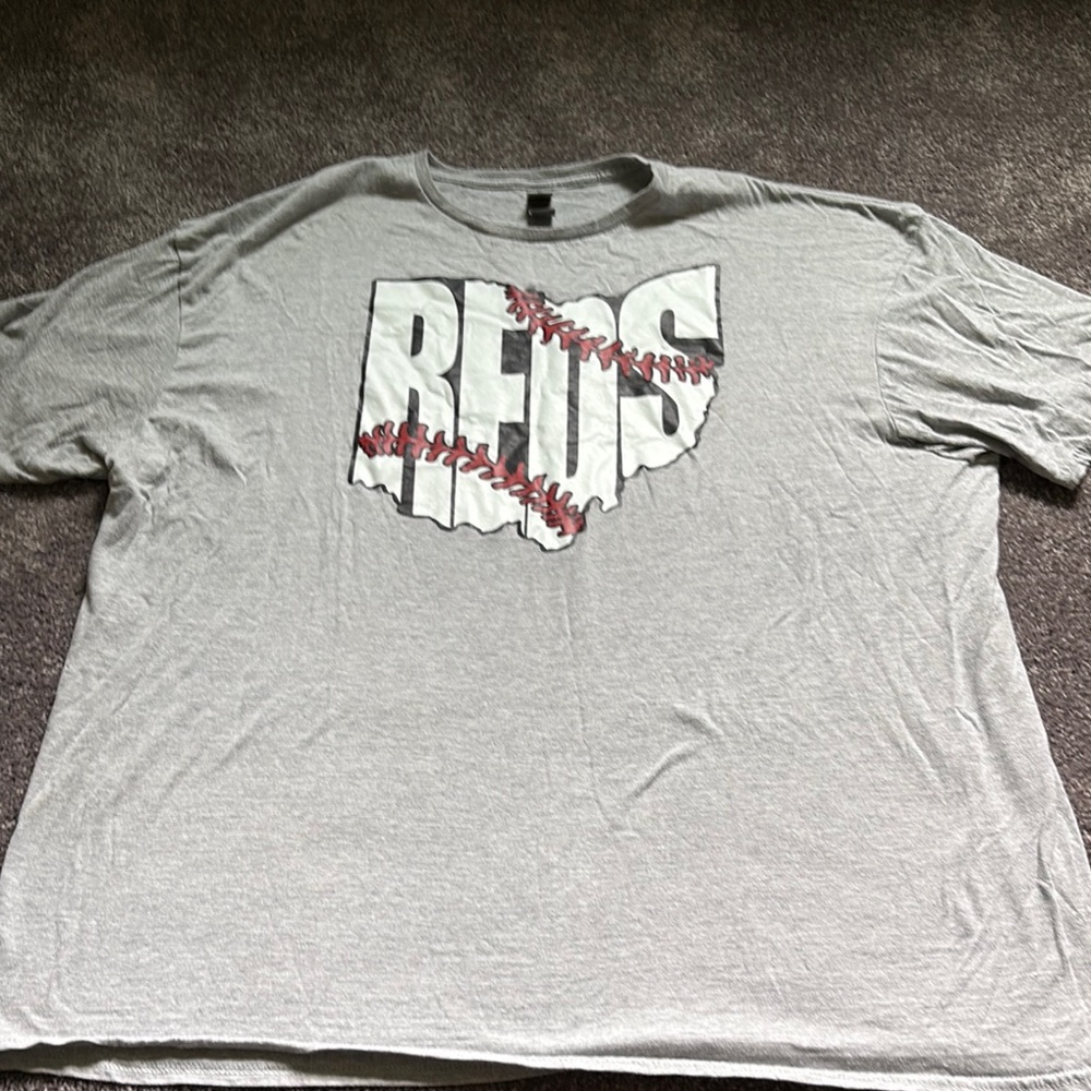 Gildan Softstyle Women’s Gray “Cincinnati Reds” short sleeve T-Shirt